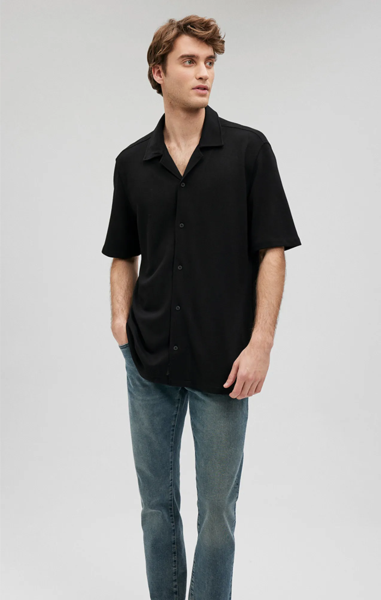 BUTTON-UP SHORT SLEEVE SHIRT IN BLACK