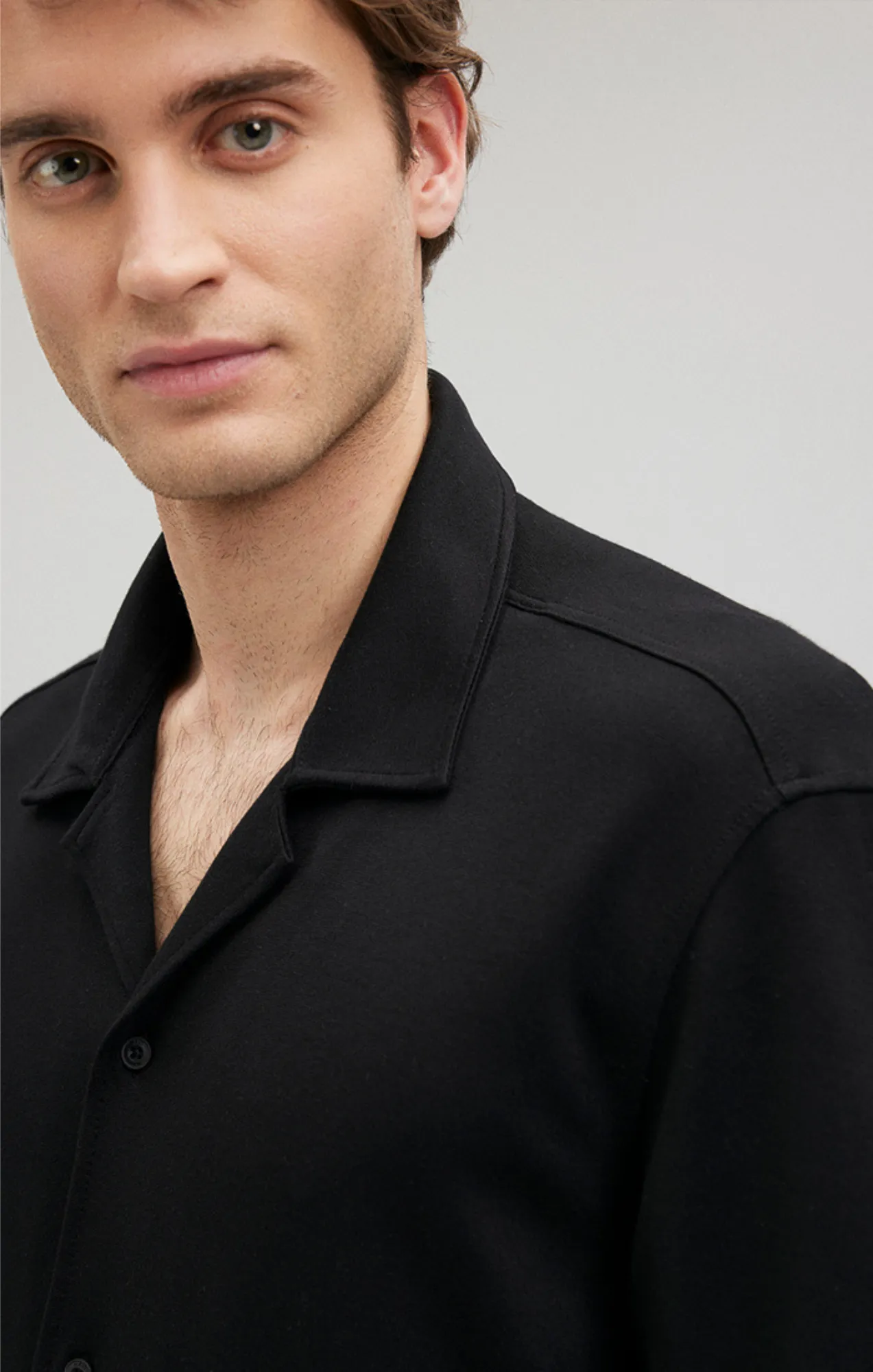 BUTTON-UP SHORT SLEEVE SHIRT IN BLACK