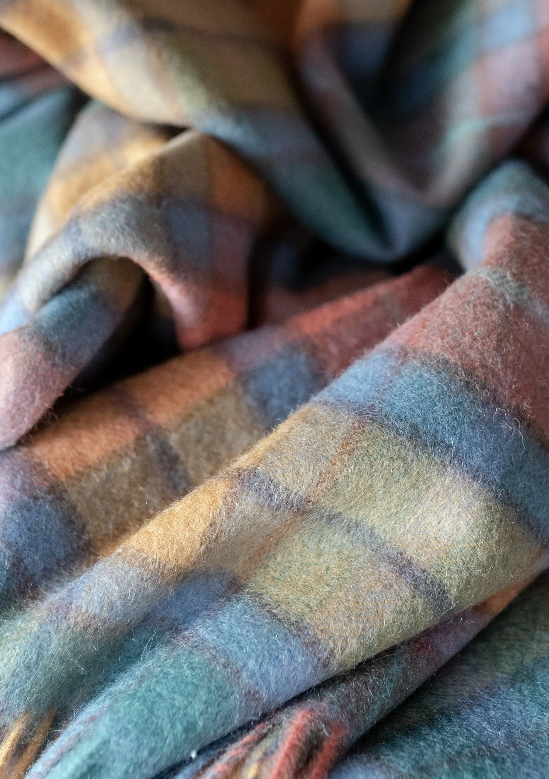 Lambswool Oversized Scarf in Buchanan Antique Tartan