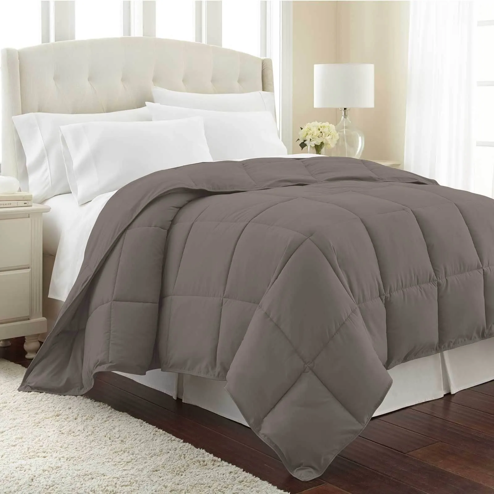 Vilano Down Alternative Comforter